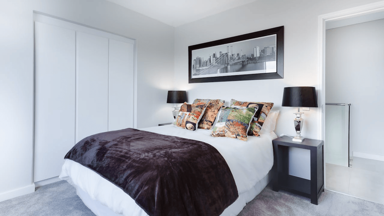 Quelles sont les matières et textures à privilégier dans la décoration d’une chambre ? - The Art Avenue