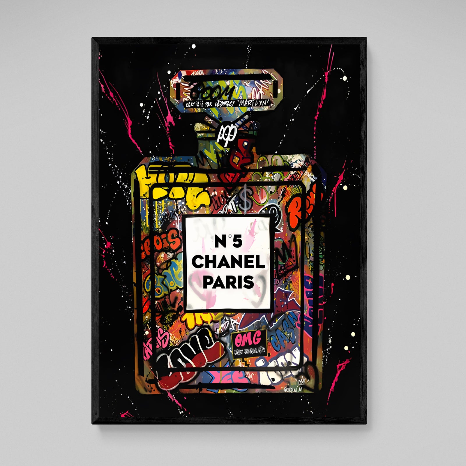 Tableau Chanel Graffiti Parfum : Graffiti vibrant sur un flacon de parfum Chanel n° 5. Œuvre unique et moderne.