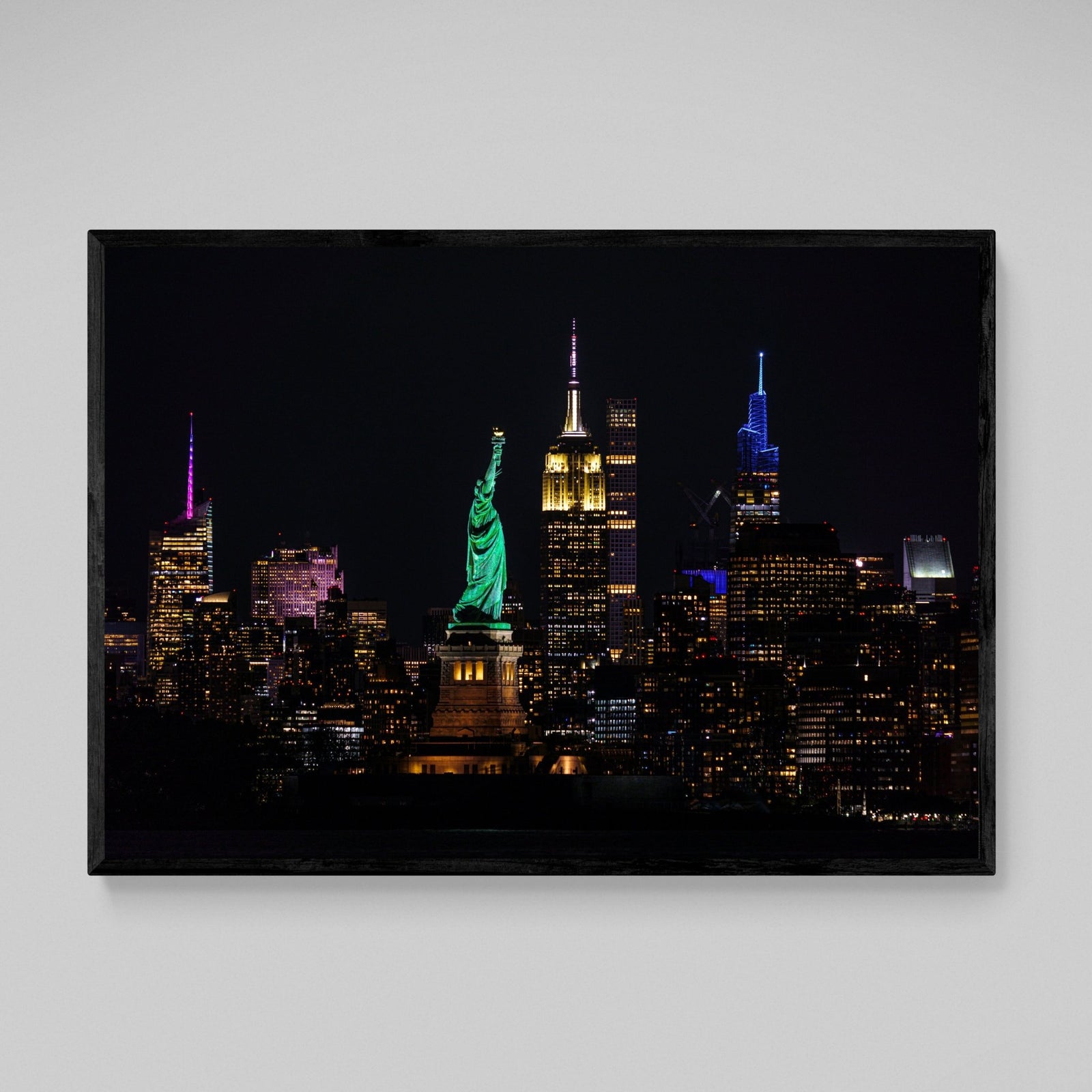 Tableau New York Statue de la Liberté Manhattan Skyline Nuit - The Art Avenue