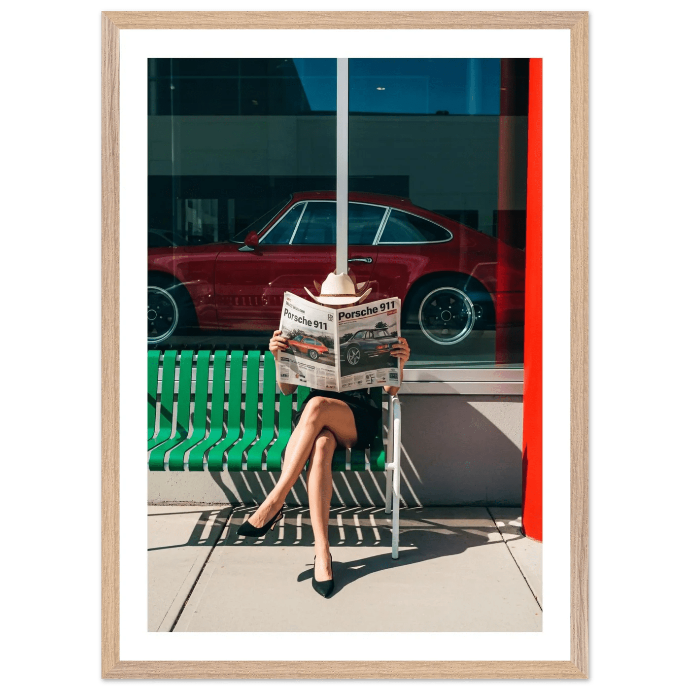 Tableau Photographie Élégance Urbaine et Voiture de Sport - The Art Avenue