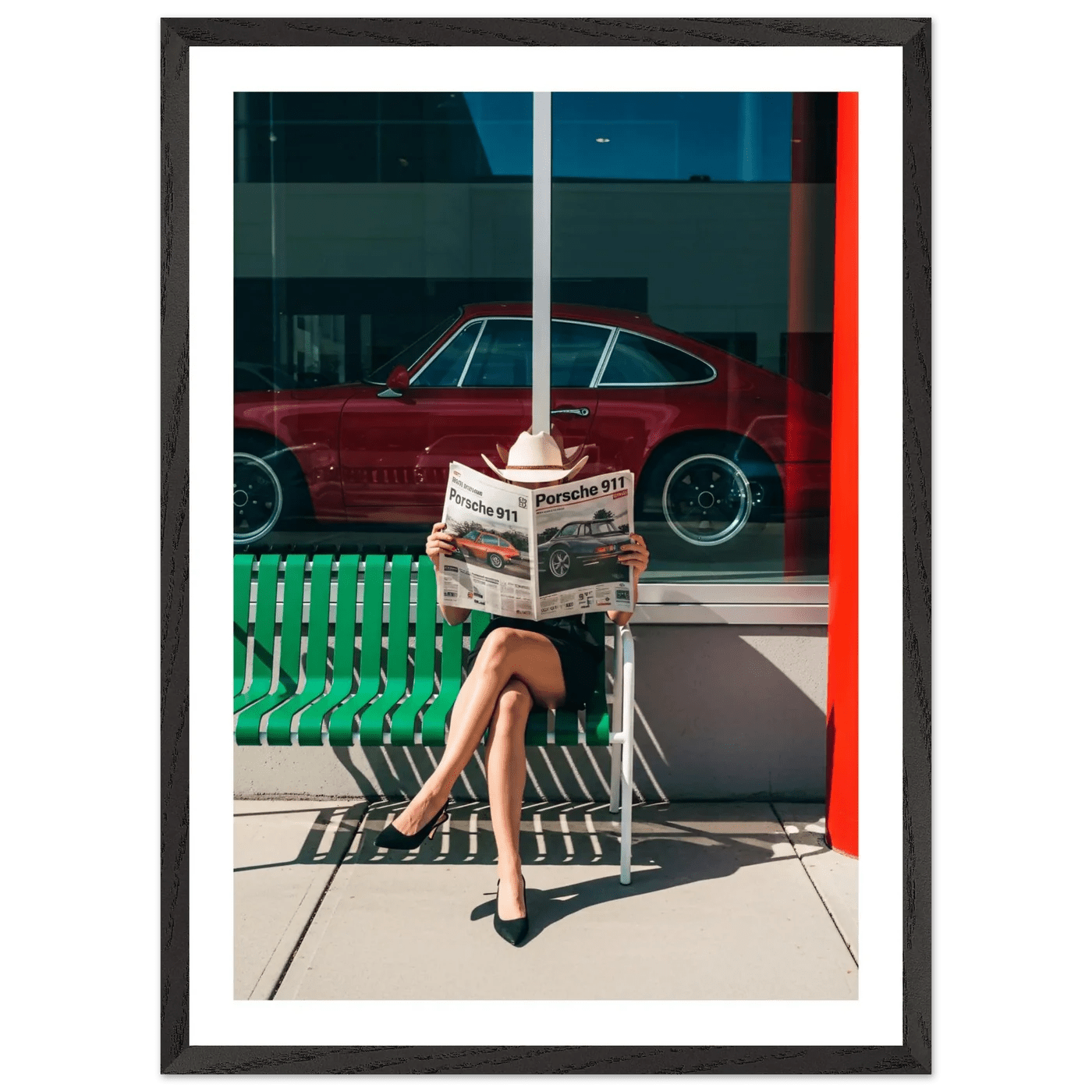 Tableau Photographie Élégance Urbaine et Voiture de Sport - The Art Avenue
