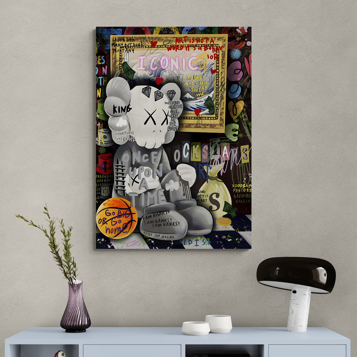 Tableau Kaws Graffiti : toile vibrante mettant en vedette le personnage emblématique de Kaws, des éléments de graffiti et des couleurs vives.