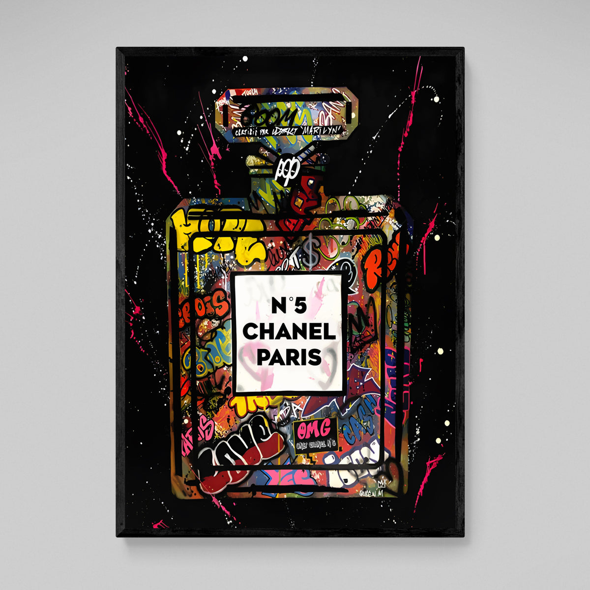Tableau Chanel Graffiti Parfum : Graffiti vibrant sur un flacon de parfum Chanel n° 5. Œuvre unique et moderne.