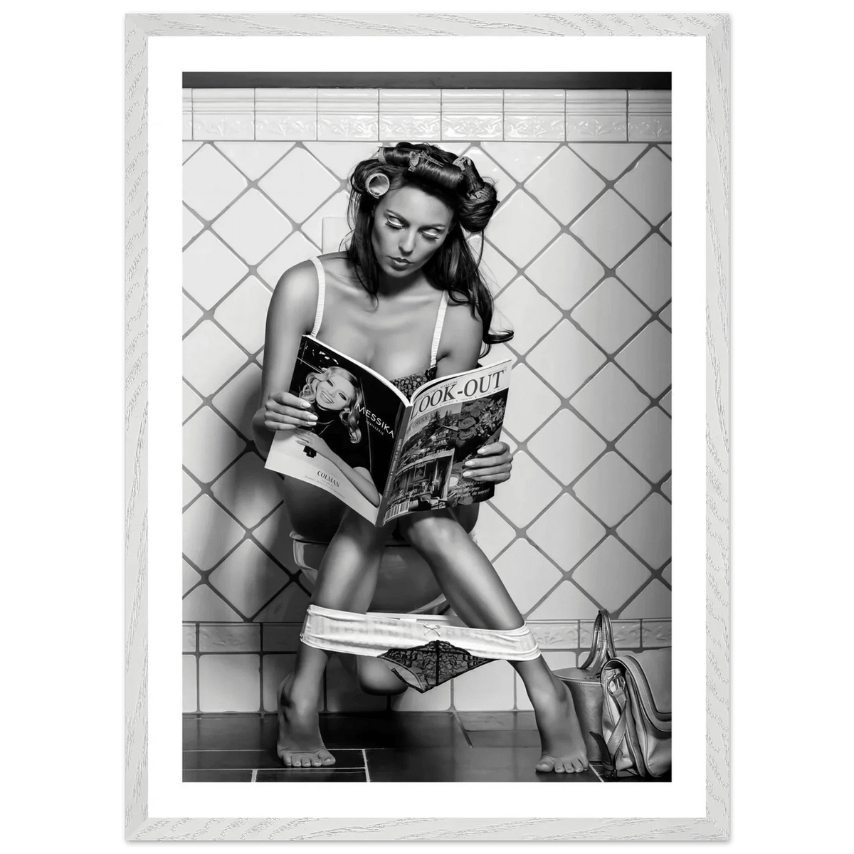 Tableau Noir et Blanc Femme aux Toilettes - The Art Avenue