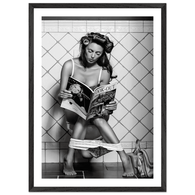 Tableau Noir et Blanc Femme aux Toilettes - The Art Avenue